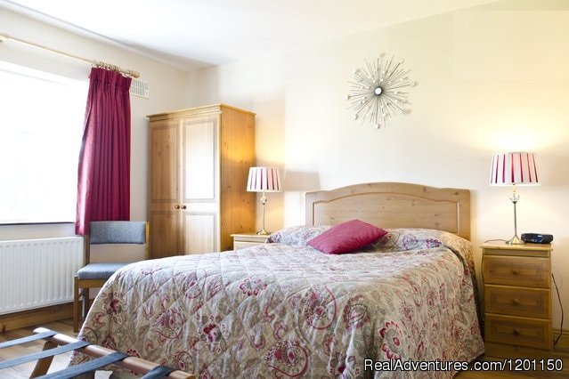 Double bedroom | Airport Manor Bed & Breakfast | Image #5/6 | 
