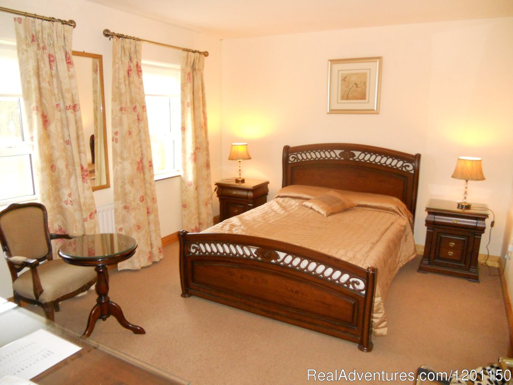 Double bedroom | Airport Manor Bed & Breakfast | Image #4/6 | 