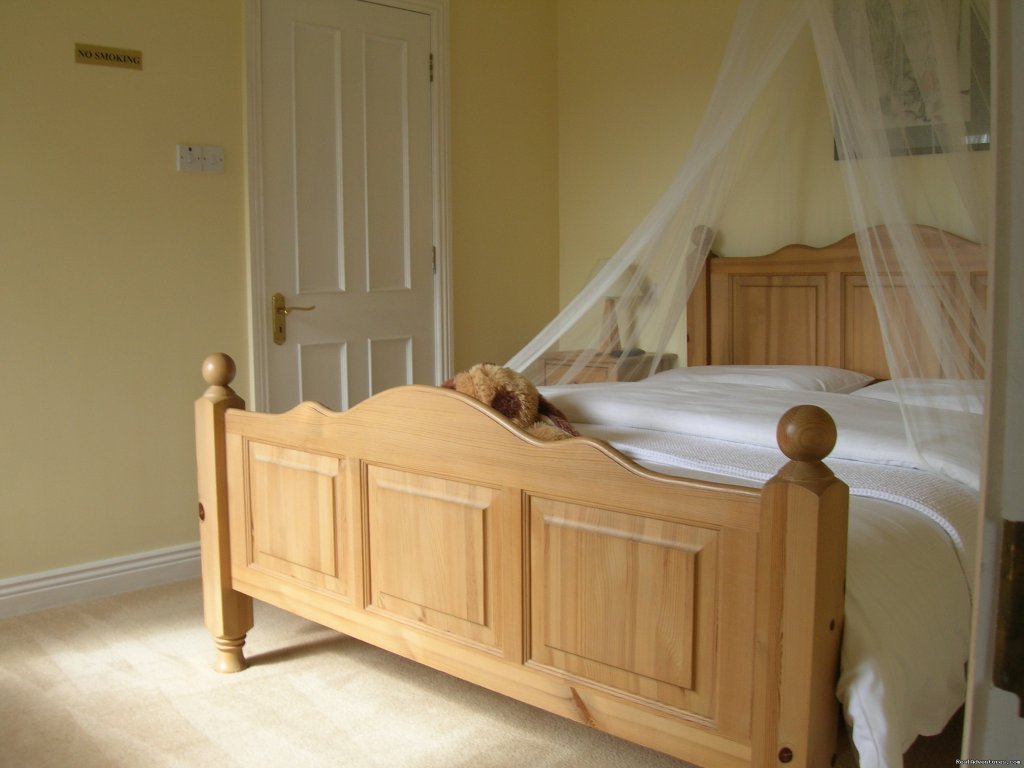 Bedroom 1 - with king size bed | Driftwood bed and breakfast | Image #2/4 | 