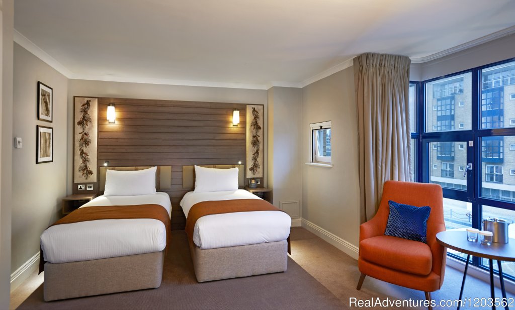 Twin Deluxe Room | DoubleTree by Hilton London - Docklands Riverside | Image #10/25 | 