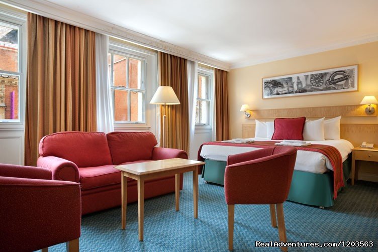 Hilton King Deluxe Room | Hilton London Euston | Image #5/15 | 