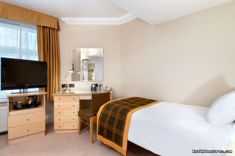 Single Guest Room | Hilton London Hyde Park | Image #4/12 | 