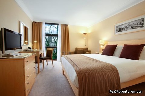 Double Hilton Guestroom | Hilton London Kensington | Image #2/7 | 