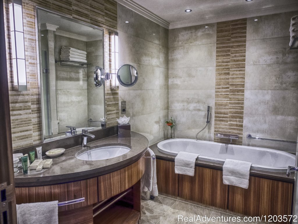 GWR Tower Room Bathroom | Hilton London Paddington | Image #7/19 | 