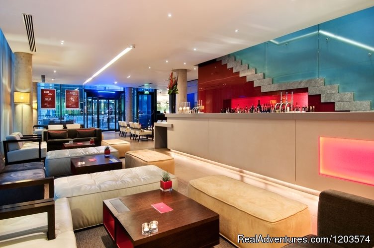 Ruba Bar | Hilton London Tower Bridge | London, United Kingdom | Hotels & Resorts | Image #1/7 | 
