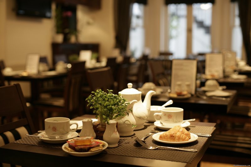 Breakfast service | London Lodge Town House Hotel | Image #2/10 | 