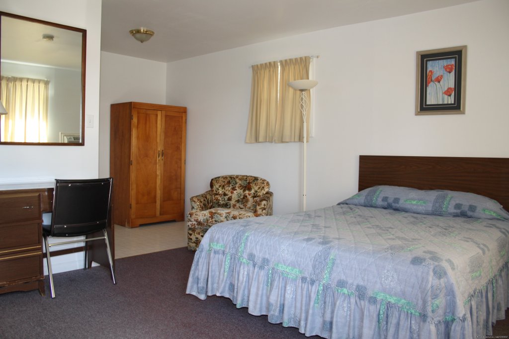 Overnight Unit with 1 Queen Bed | Carleton Motel Ltd. | Borden-Carleton, Prince Edward Island  | Hotels & Resorts | Image #1/3 | 