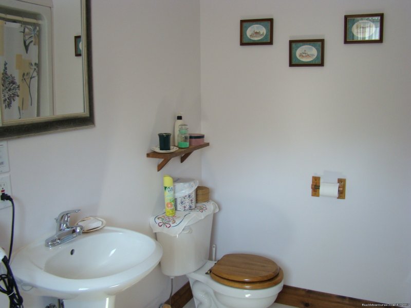 The Beary Room Ensuite Bathroom | Blueberry Cove Bed & Breakfast | Image #19/20 | 