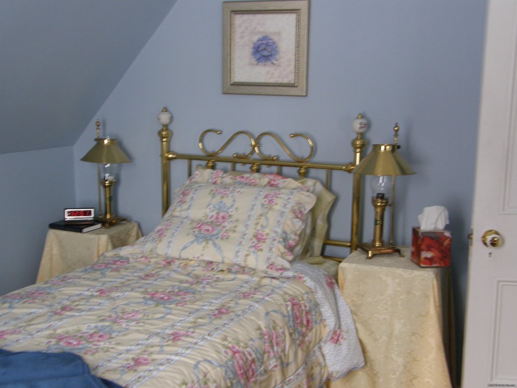 The Single Bedroom | Mink Basin Cottage | Image #3/8 | 