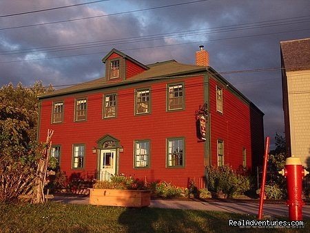 Indulge in a uniquely Canadian experience, year round, in this historic c1770 Georgian home. On the oldest streetscape in North America, the Bailey House is the only guest house in Annapolis Royal on the water. Luxurious rooms, eclectic art and music