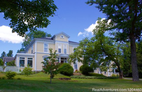 Experience the Extraordinary. Casual elegance in an historic setting minutes from downtown Wolfville and Acadia University. Canada Select 4 1/2 star.