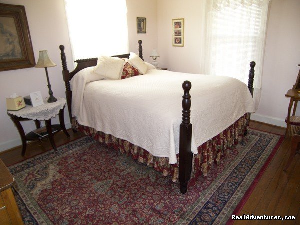 Lillian's Room Barclay Cottage B&B | Rekindle Romance in Virginia Beach Bed & Breakfast | Image #4/11 | 