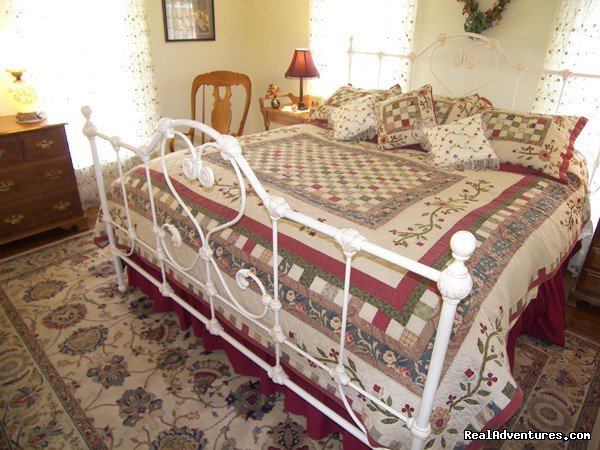 Garden Room Barclay Cottage B&B | Rekindle Romance in Virginia Beach Bed & Breakfast | Image #5/11 | 