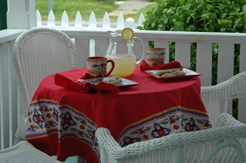 Summer Afternoon Barclay Cottage B&B | Rekindle Romance in Virginia Beach Bed & Breakfast | Image #6/11 | 