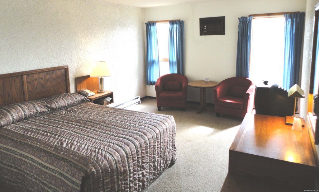 Guest Room | Maple Creek Motor Inn | Image #2/3 | 