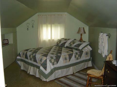 Backroads B & B, Guest House, 'East Room | Image #5/11 | Guest House At Backroads Bed & Breakfast