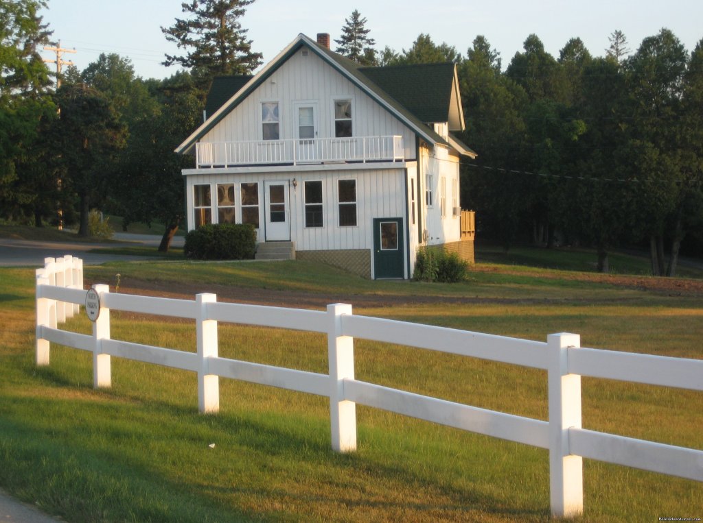 Birchwood Lodge Farm House | Romantic getaway in  Door County | Image #9/12 | 