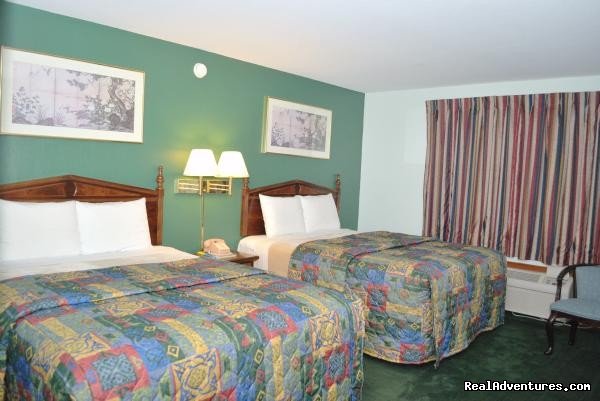 Deluxe 2 Queen Bedroom | Royal Inn | Hudson, Wisconsin  | Hotels & Resorts | Image #1/8 | 