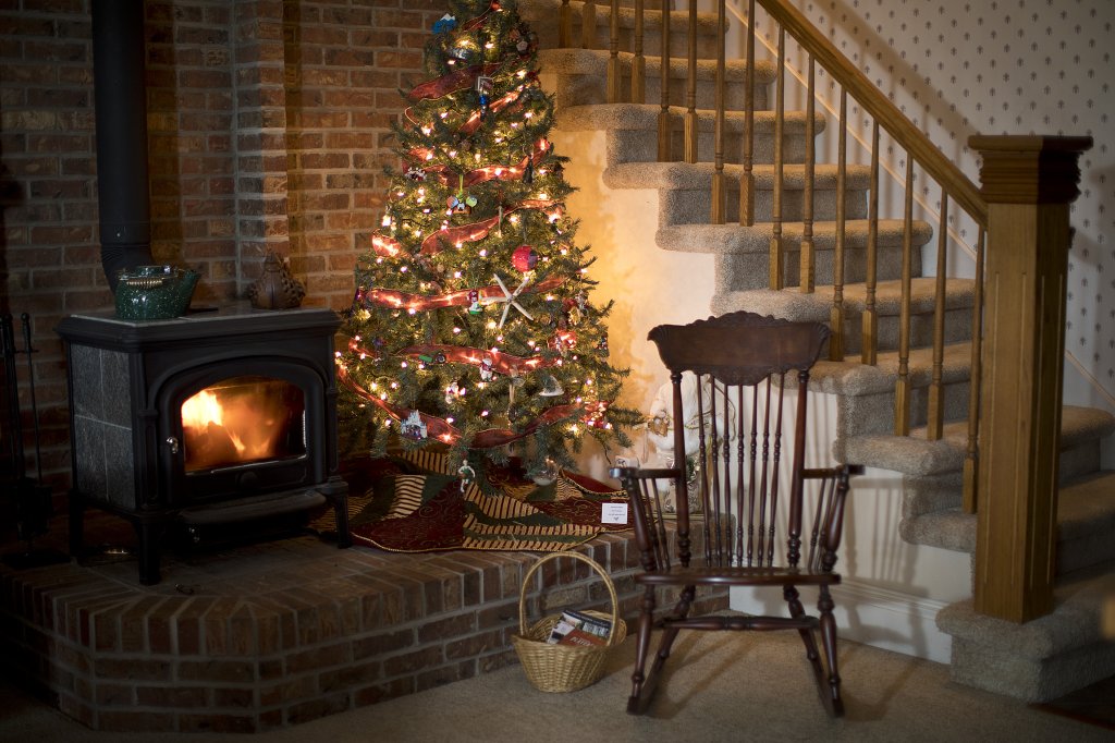 Gathering Room At Christmas | Country Estate for a Relaxing Getaway | Image #8/11 | 