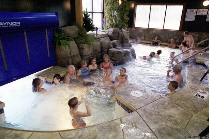 Indoor / Outdoor Hot Tub  |  Hotel * Indoor Waterpark* Banquet Center | Image #4/10 | 