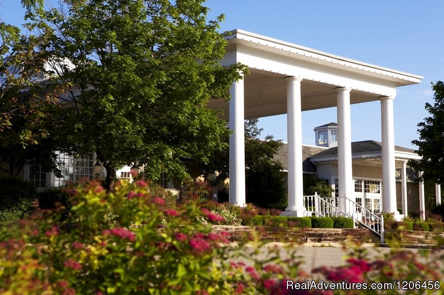 Entrance | Country Springs Hotel | Pewaukee, Wisconsin  | Hotels & Resorts | Image #1/11 | 