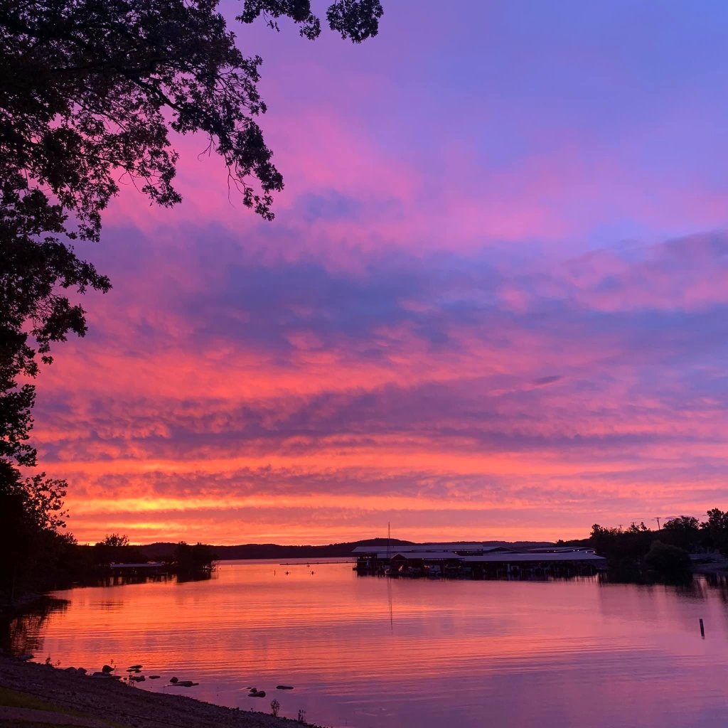 One Of Our Gorgeous Sunsets | Vickery Resort Located On Table Rock Lake | Image #2/4 | 