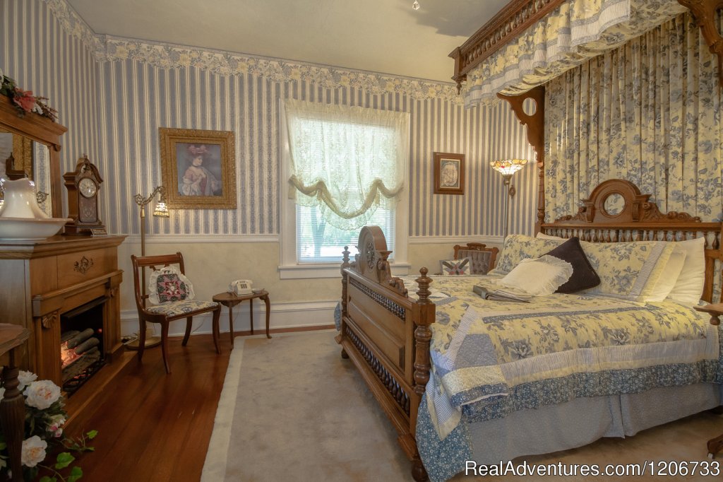 Fontaine Room | Romantic Get-away at the Dickey House B&B | Image #6/9 | 