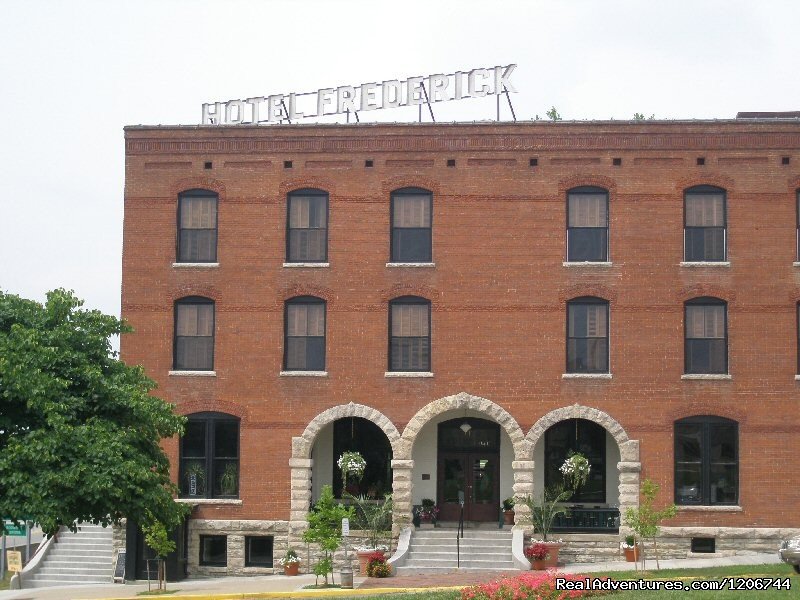Hotel Frederick | Boonville, Missouri  | Bed & Breakfasts | Image #1/4 | 
