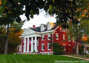 Inn on Crescent Lake | Excelsior Springs, Missouri Bed & Breakfasts | Independence, Missouri