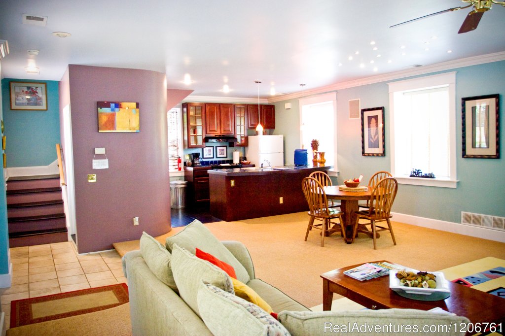 Cottage Living Area | Inn on Crescent Lake | Image #7/18 | 