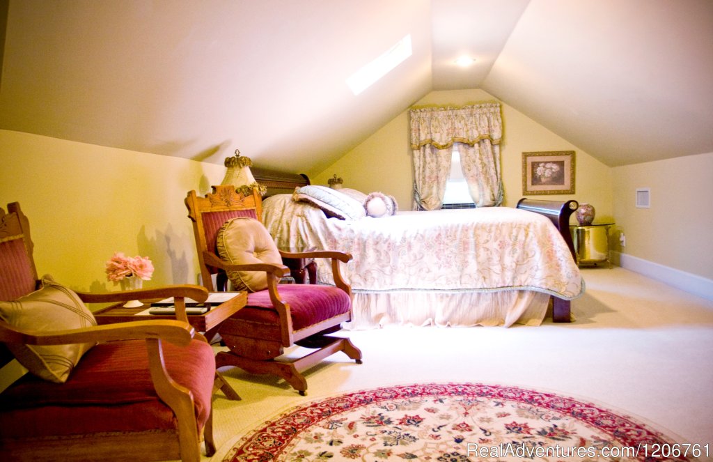 Crescent Bedroom | Inn on Crescent Lake | Image #9/18 | 