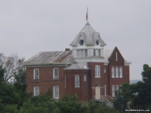Old School On The Hill B & B | Chamois, Missouri Bed & Breakfasts | Richmond Heights, Missouri