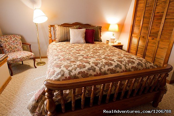 Bed Room of a Guest Suite | Luxury Bed and Breakfast Suites on Table Rock Lake | Image #6/7 | 