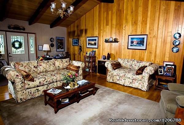 Our Great Room | Luxury Bed and Breakfast Suites on Table Rock Lake | Image #3/7 | 