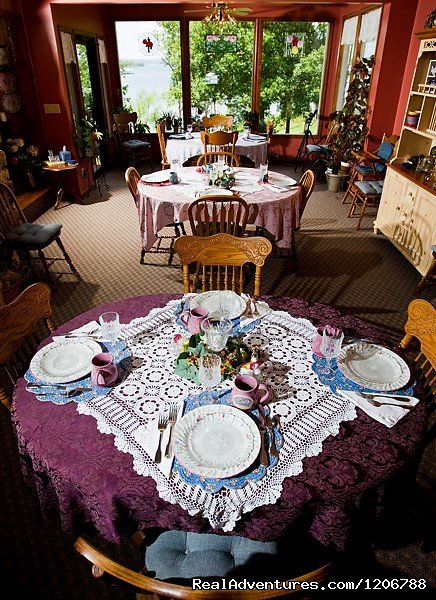 Our Dining Room | Luxury Bed and Breakfast Suites on Table Rock Lake | Image #4/7 | 