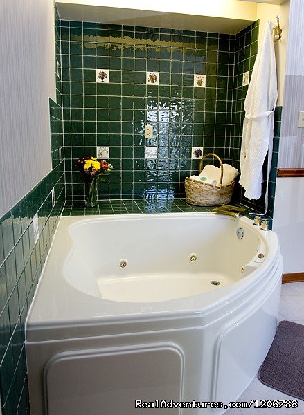 A Guest Whirlpool Tub | Luxury Bed and Breakfast Suites on Table Rock Lake | Image #7/7 | 