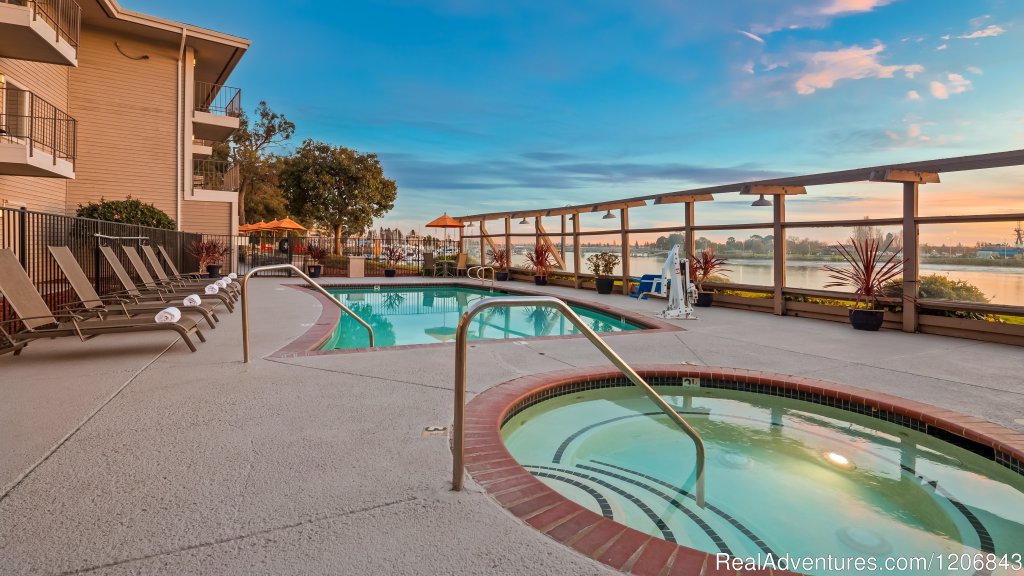 Heated Pool & Jacuzzi | Executive Inn & Suites Embarcadero Cove | Image #2/6 | 