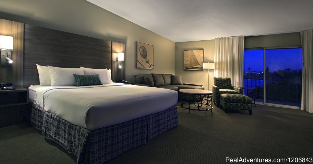 King Water View Suite | Executive Inn & Suites Embarcadero Cove | Image #3/6 | 