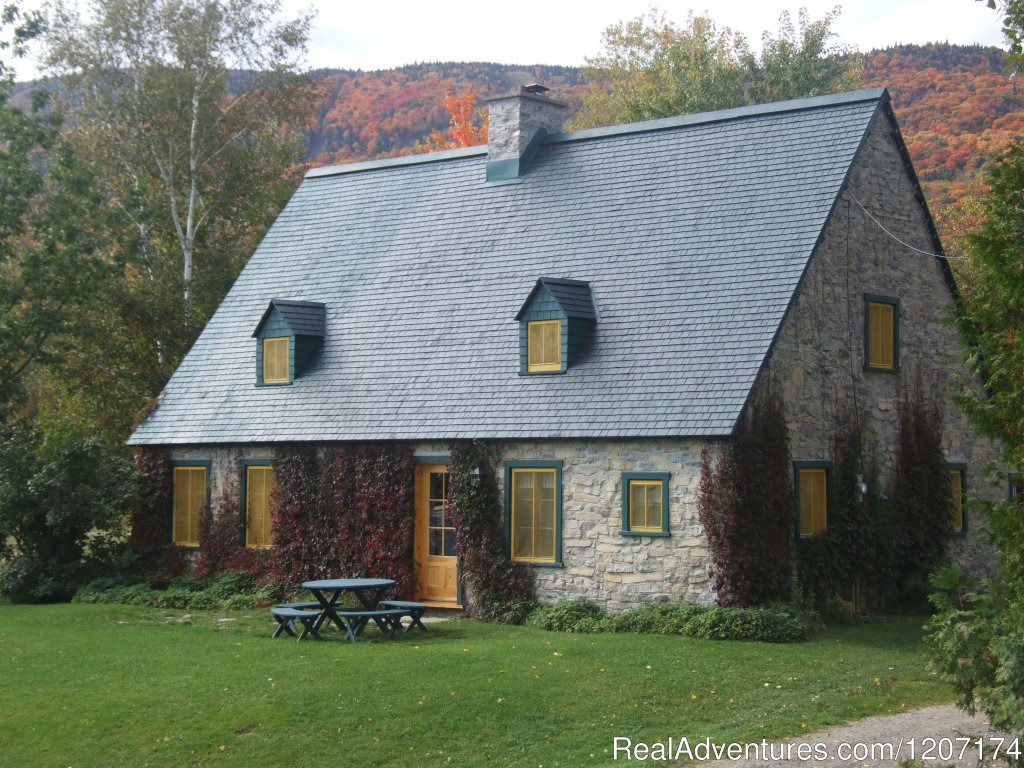 Fall is coming up et the Ricard House. | Large Country Homes rental near Quebec City Canada | Image #3/13 | 