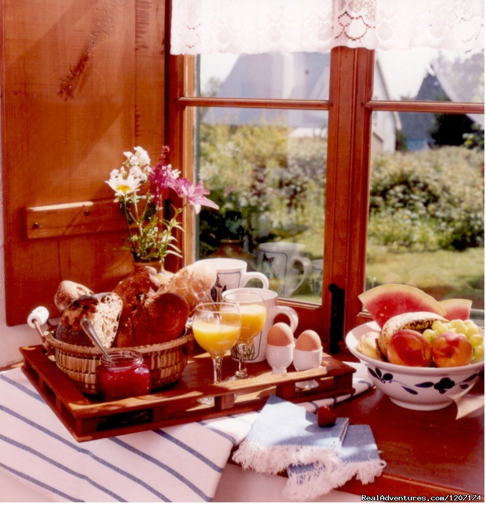 Breakfast time at the Ricard House. | Large Country Homes rental near Quebec City Canada | Image #13/13 | 