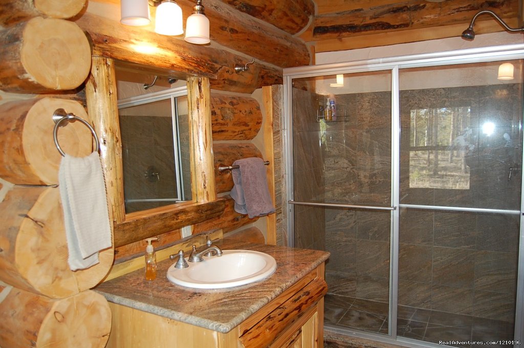 Second bathroom | Lindig Lodge | Image #11/21 | 
