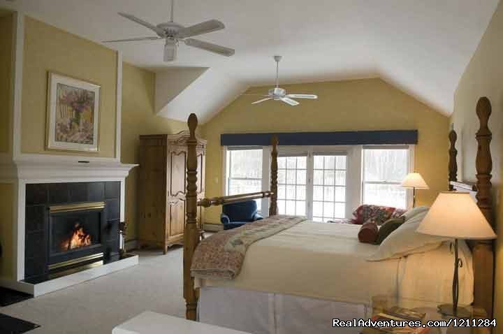 Cozy mountain view room with whirlpool tub and fireplace. | Getaways for Foodies - Red Clover Inn & Restaurant | Image #9/9 | 