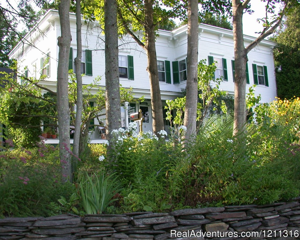 Main House for breakfast | Wonderful Views at Marshfield Inn & Motel | Image #2/4 | 