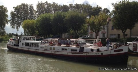 Transiting Moissac port.