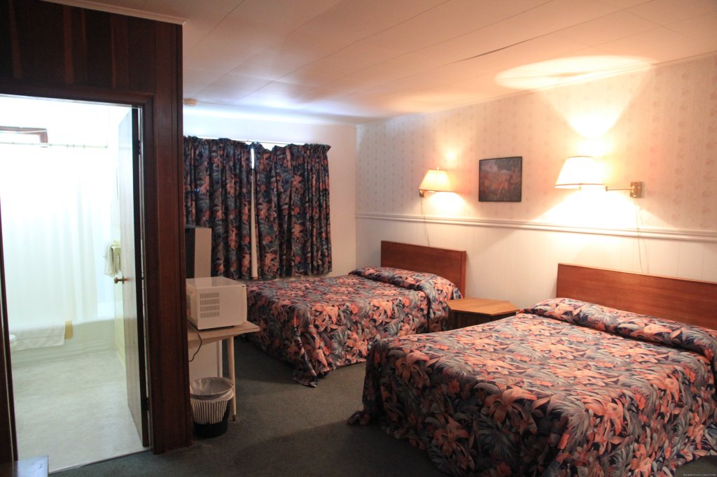 Room with two Double Bed | Regent Motel | Image #4/9 | 