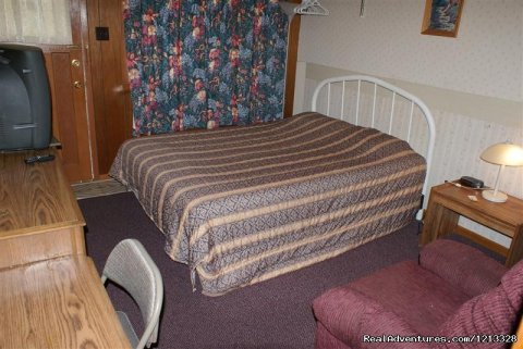 Room With Queen Bed | Image #9/9 | Regent Motel