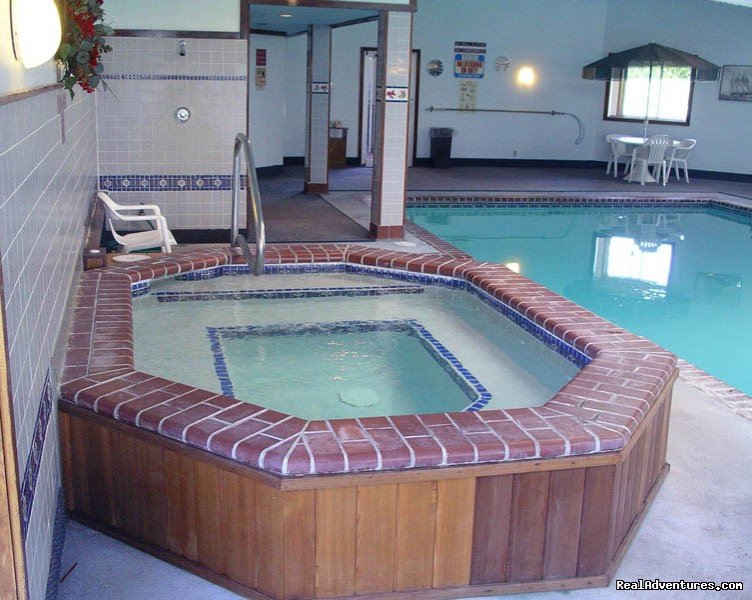 Indoor Hot Tub | Rhumb Line Resort | Image #9/10 | 