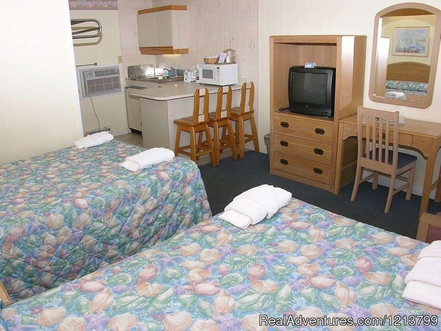 Deluxe Kitchenette Building 54 | Beau Rivage Motel | Image #3/3 | 