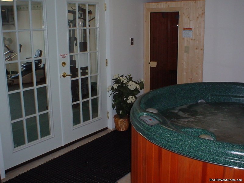 Hot tub and sauna | Lots To Do at Beautiful Lakeside Resort | Image #7/8 | 