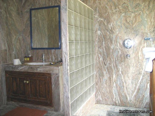 bathroom | Himalayan nature resort at Eagles Nest India | Image #11/19 | 